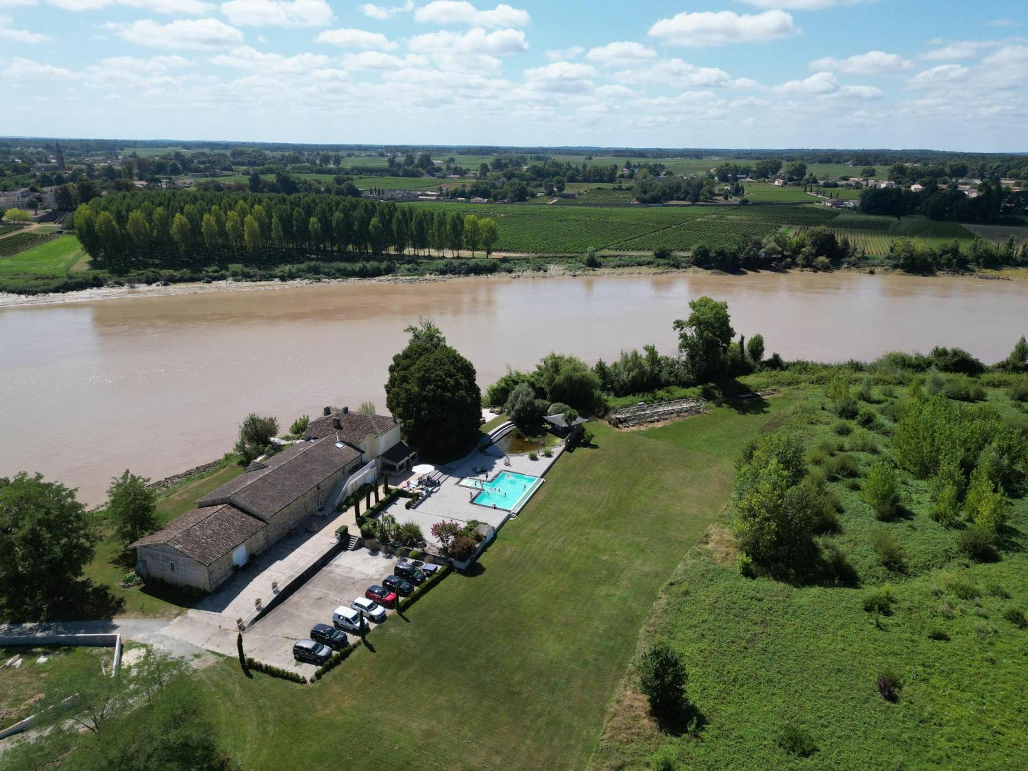 Grand Gite Avec Piscine Maison Port Valade Tabanac Exterior photo